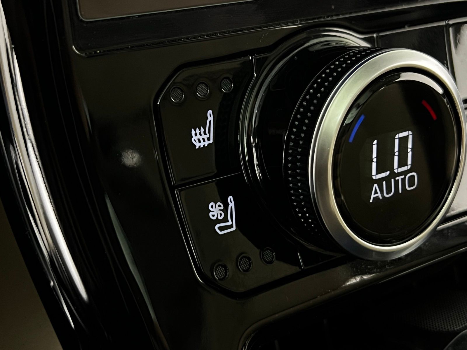 Thumbnail: 2024 Toyota Highlander - 21