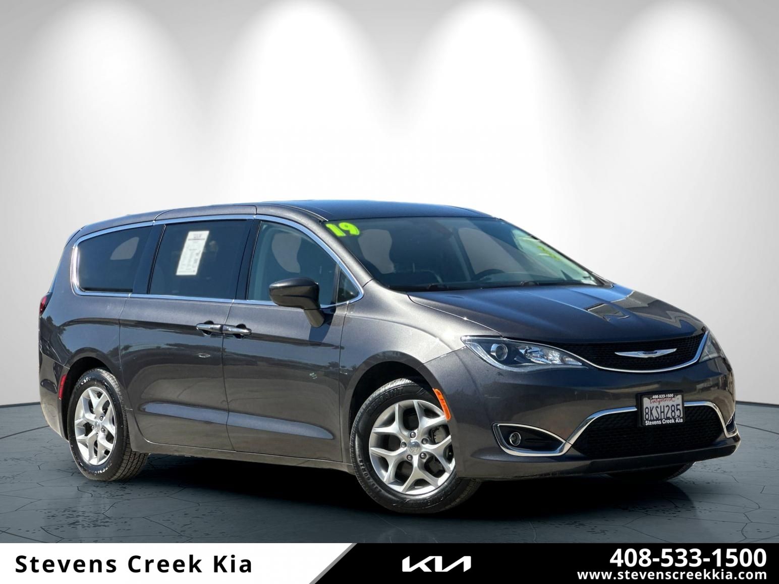 Gray (Granite Crystal Metallic Clearcoat) 2019 Chrysler Pacifica Touring Plus FWD Minivan Front-Wheel Drive 9-Speed Automatic