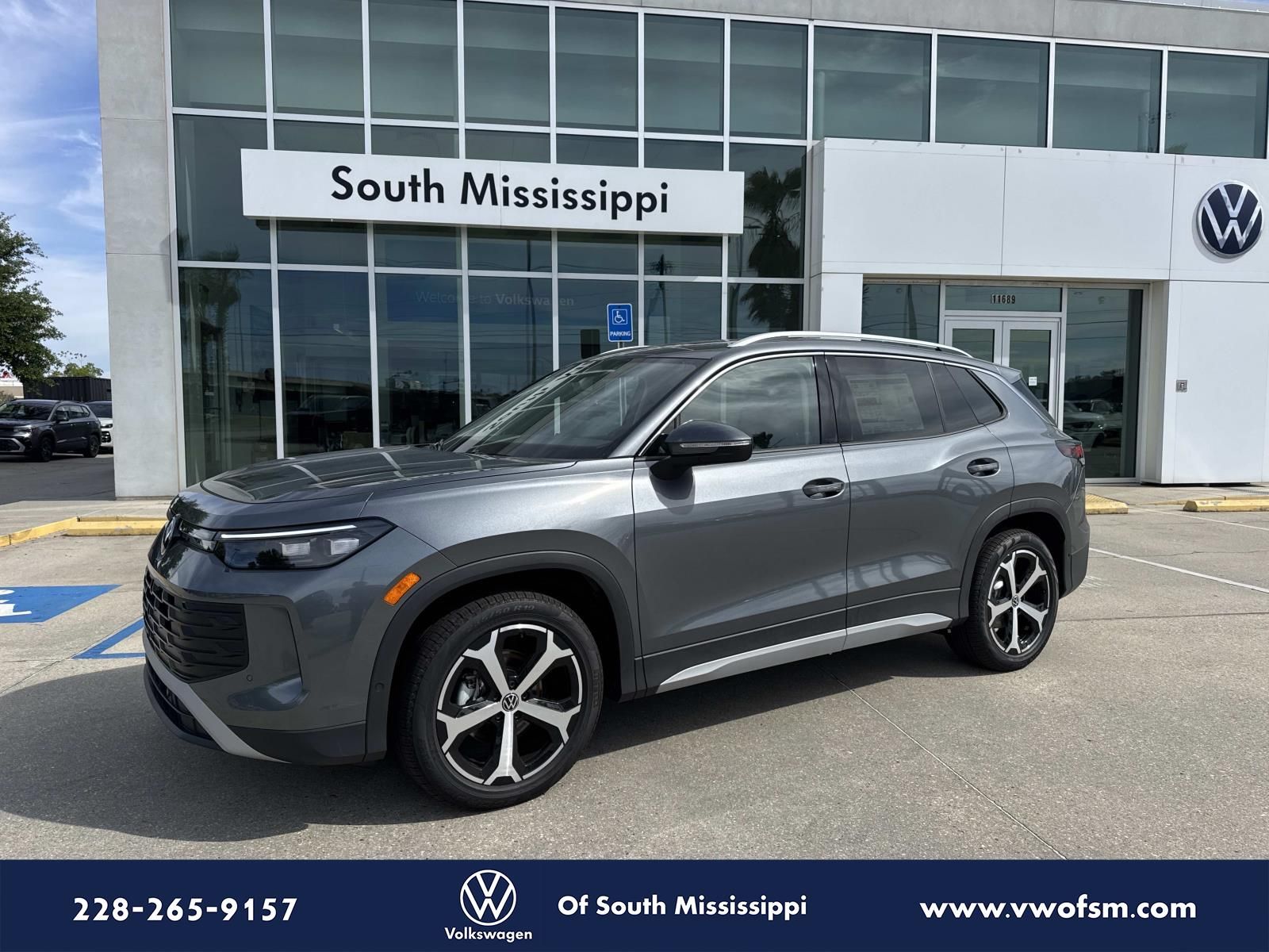 Gray 2026 Volkswagen Tiguan SE FWD SUV / Crossover Front-Wheel Drive 8-Speed Automatic