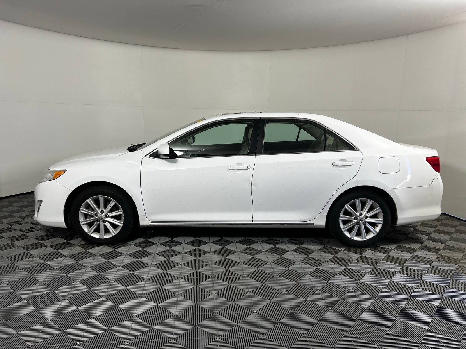 Thumbnail: 2014 Toyota Camry - 8