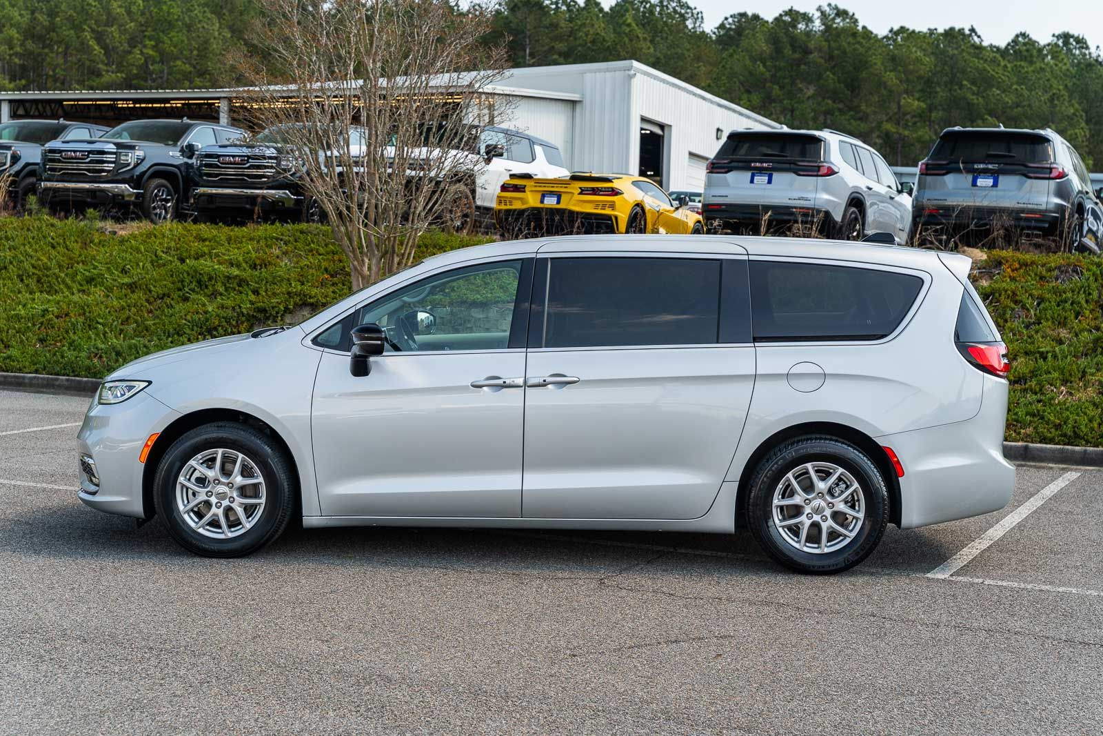 Used 2024 Chrysler Pacifica Van