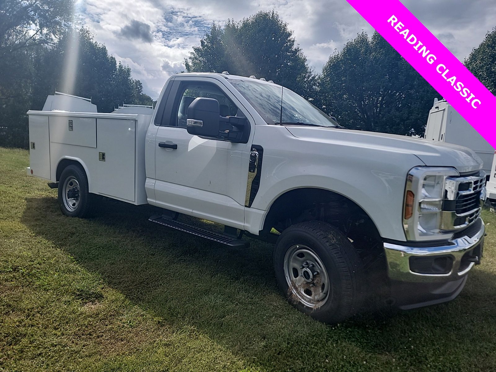 New 2025 Oxford White Ford XL image 5