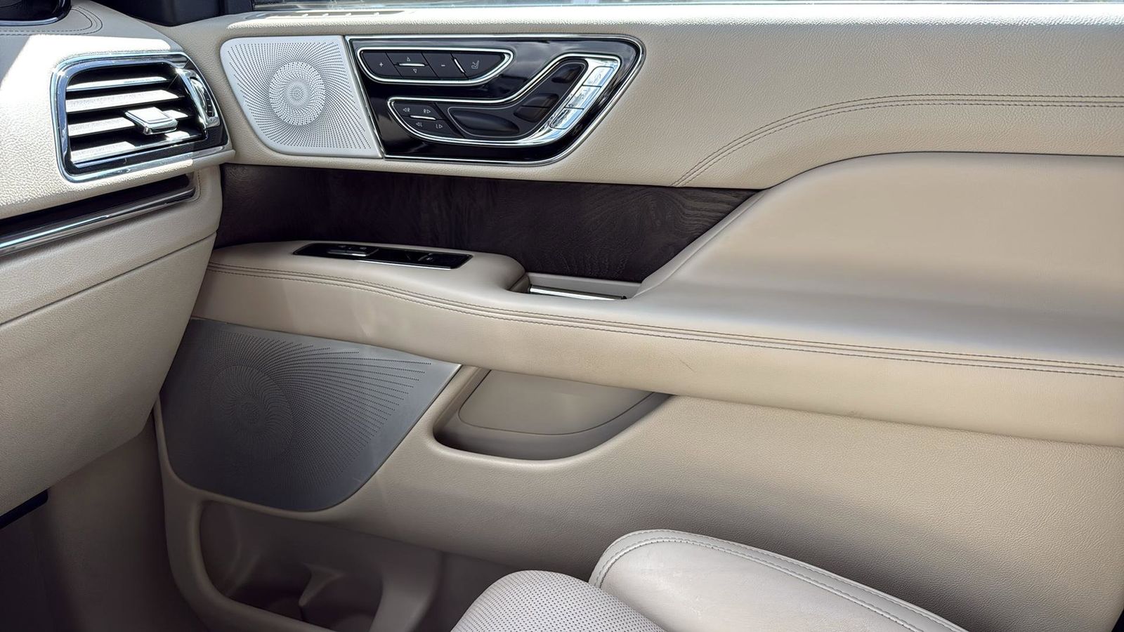 Used Car 2021 Lincoln Navigator  Reserve For Sale Under $50,000 In Austin, Texas