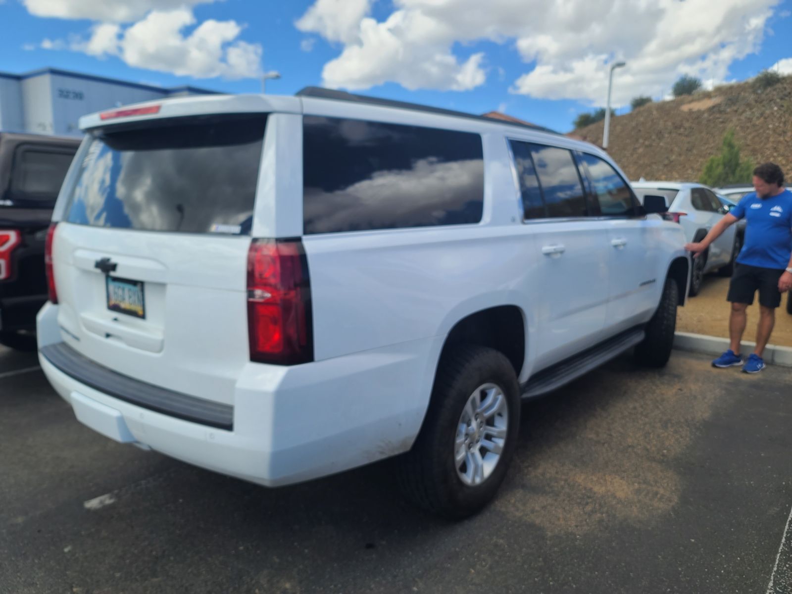 2018 Chevrolet Suburban LT 2