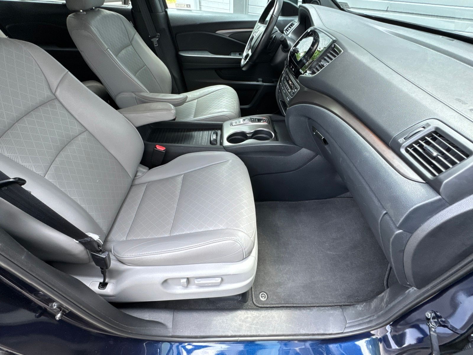 Used 2020 Obsidian Blue Pearl Honda EX-L image 33