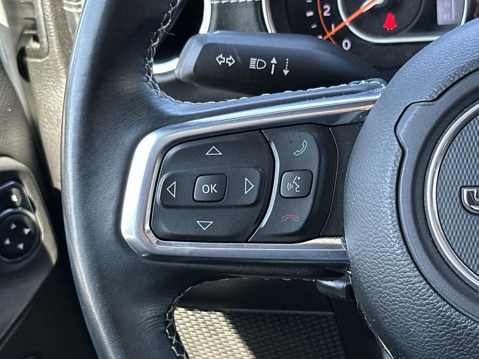 Used 2022 White Jeep Unlimited Sahara image 30