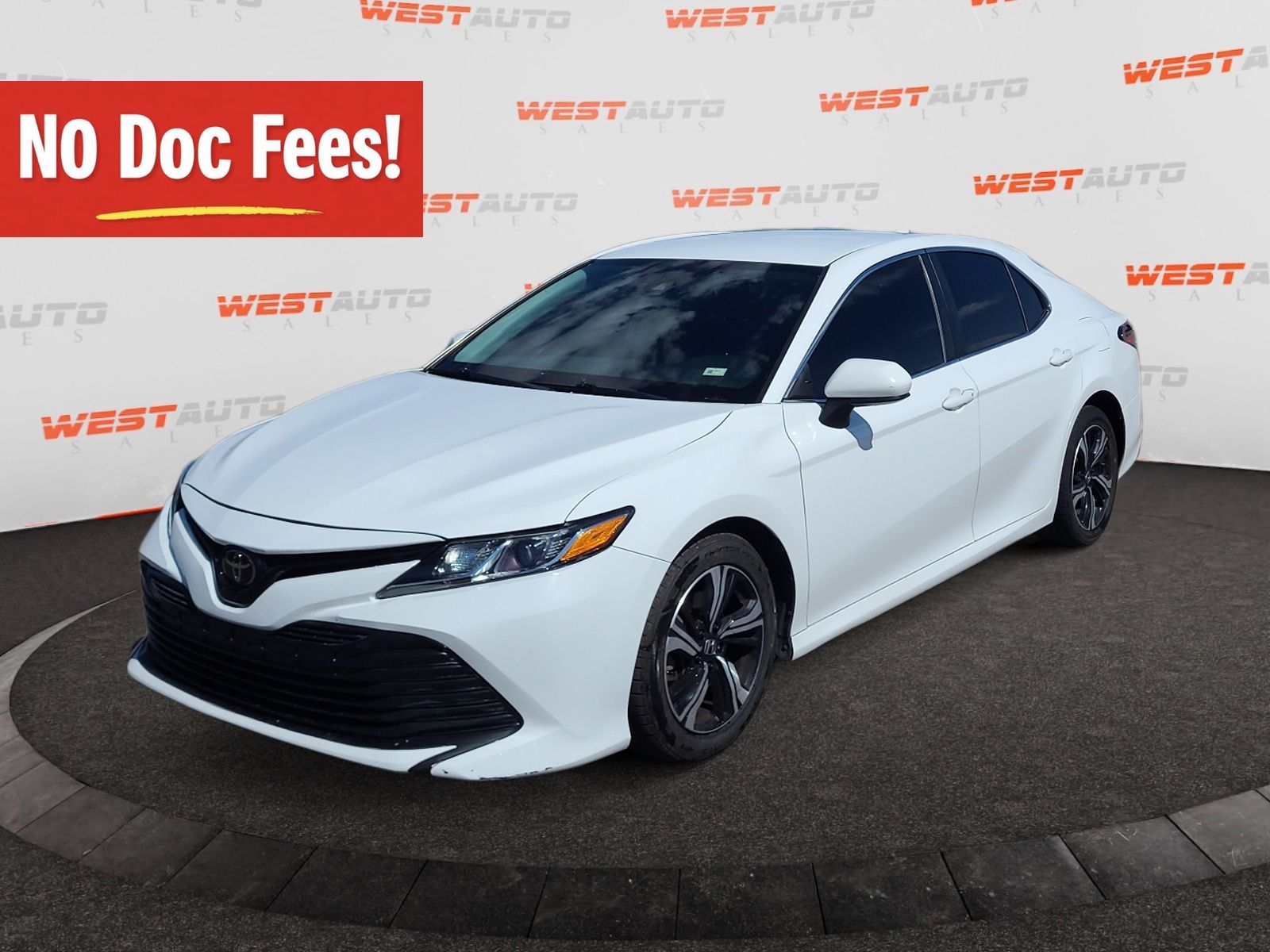 Super White 2019 Toyota Camry Sedan Front-Wheel Drive 8-Speed Automatic