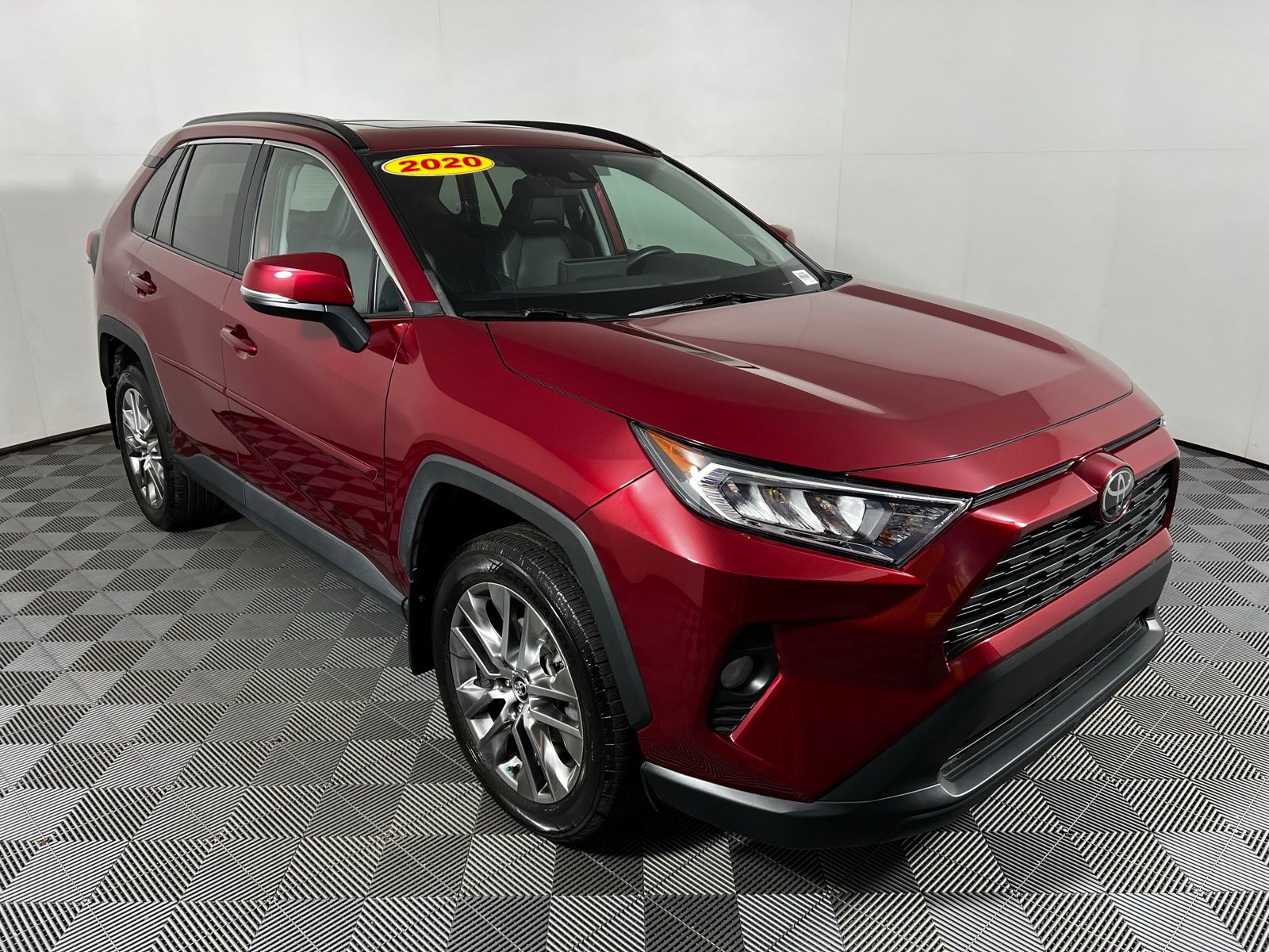Thumbnail: 2020 Toyota RAV4 - 3