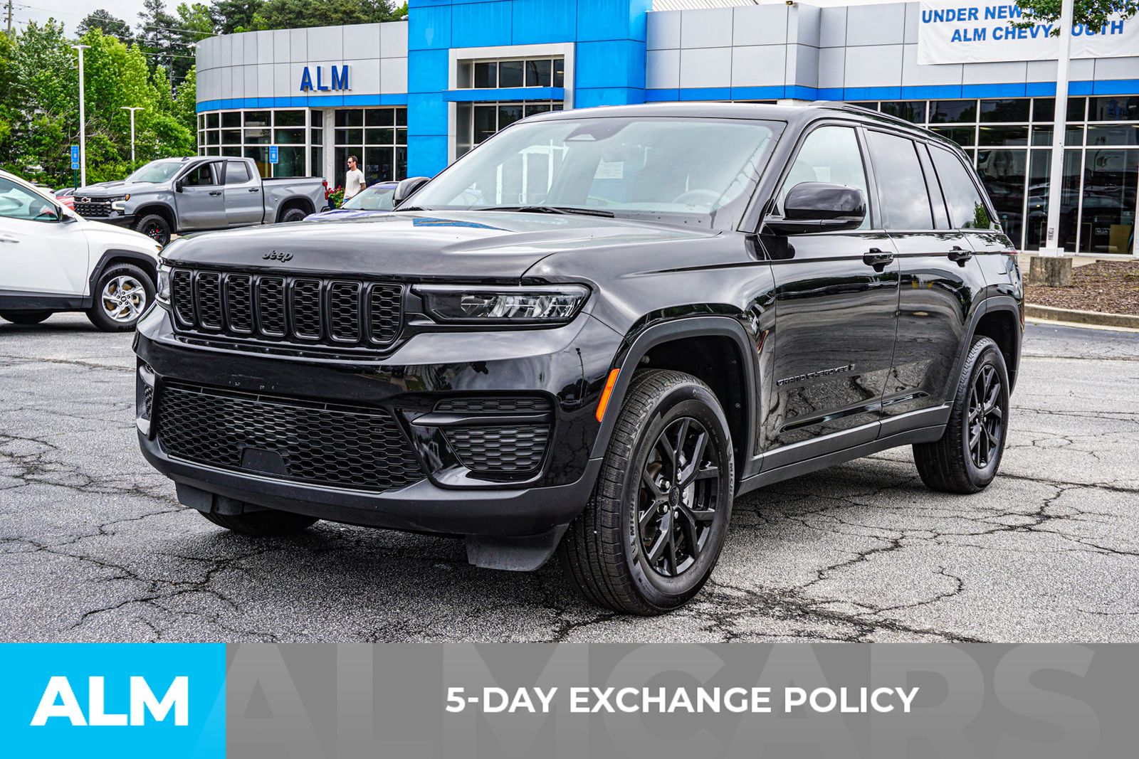 Used 2025 Black Jeep Altitude image 5