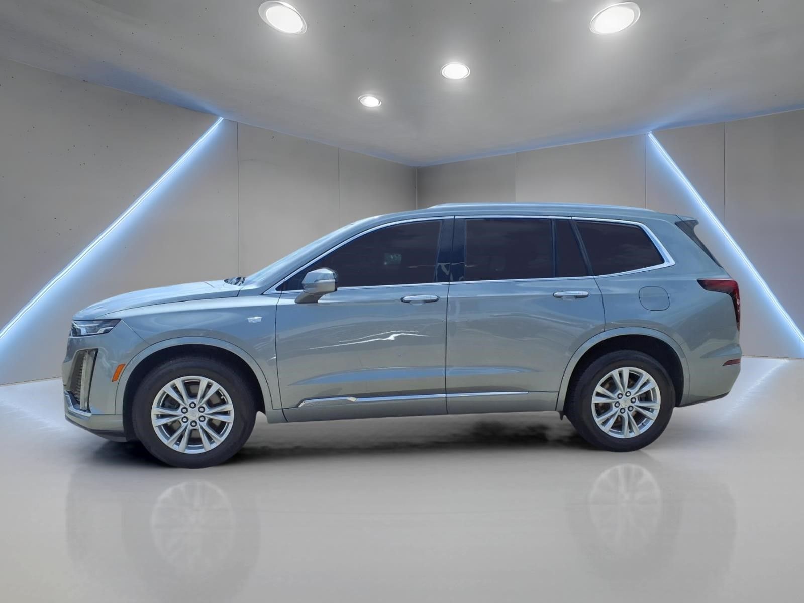 2023 Cadillac XT6 Luxury Silver at Tom Peacock Cadillac