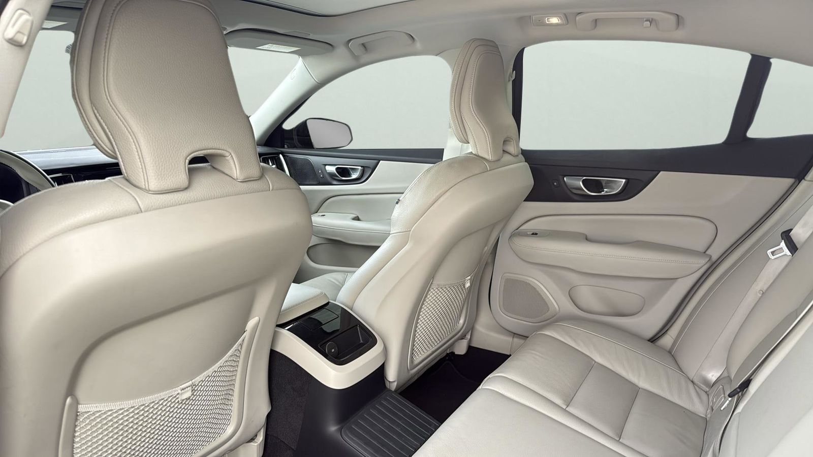 Used Car 2024 Volvo S60 Recharge Plug-in Hybrid  T8 Plus Dark Theme For Sale Under $40,000 In Austin, Texas