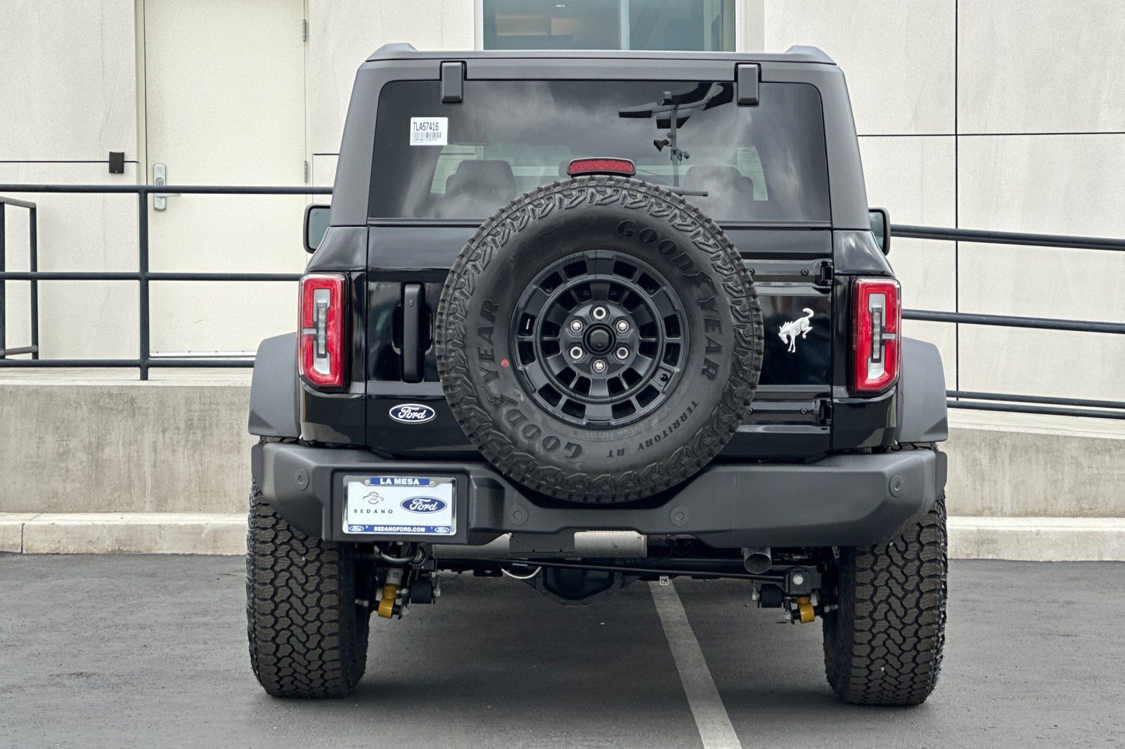 View vehicle photo 4