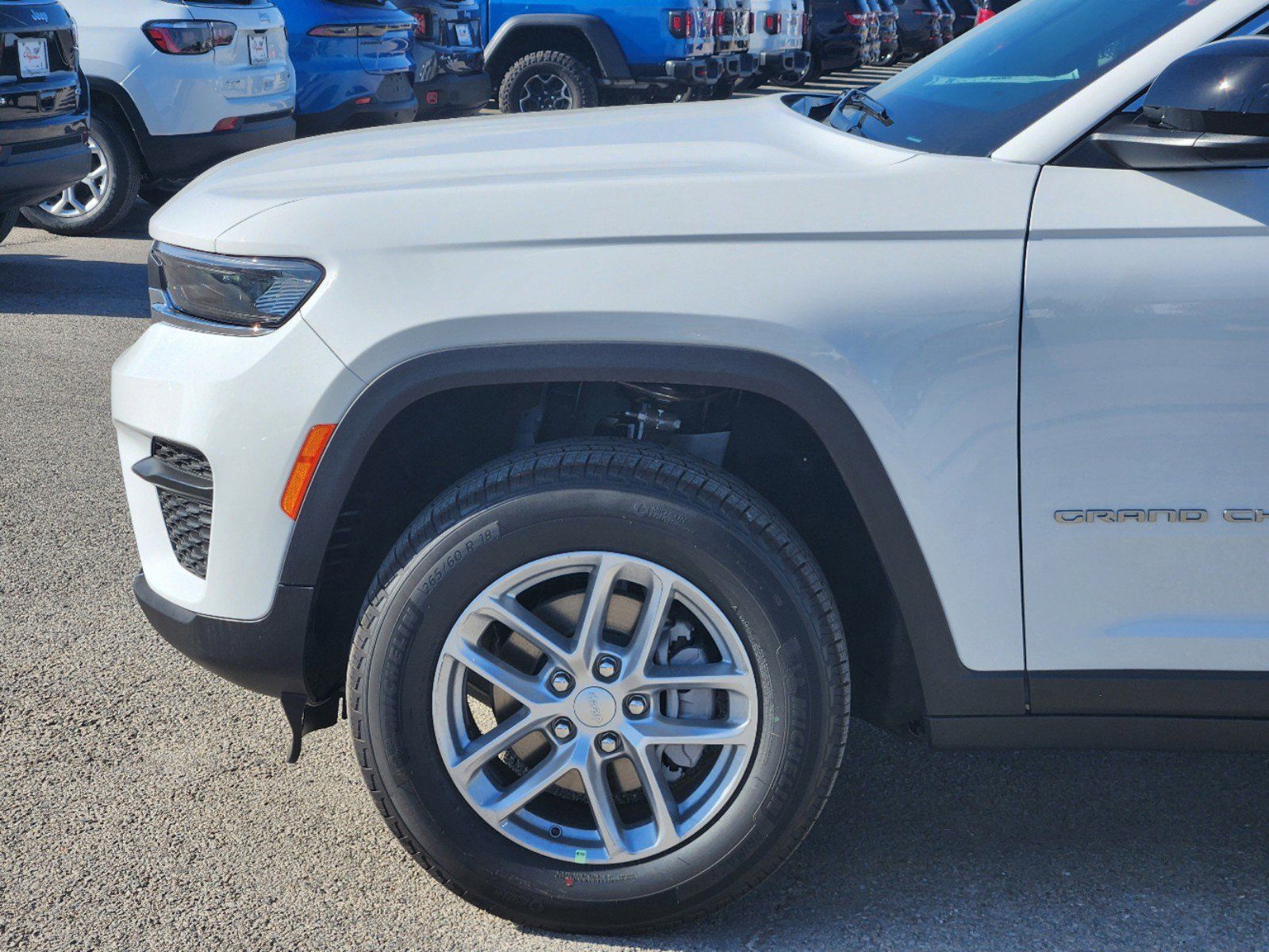 2025 Jeep Grand Cherokee Laredo 8