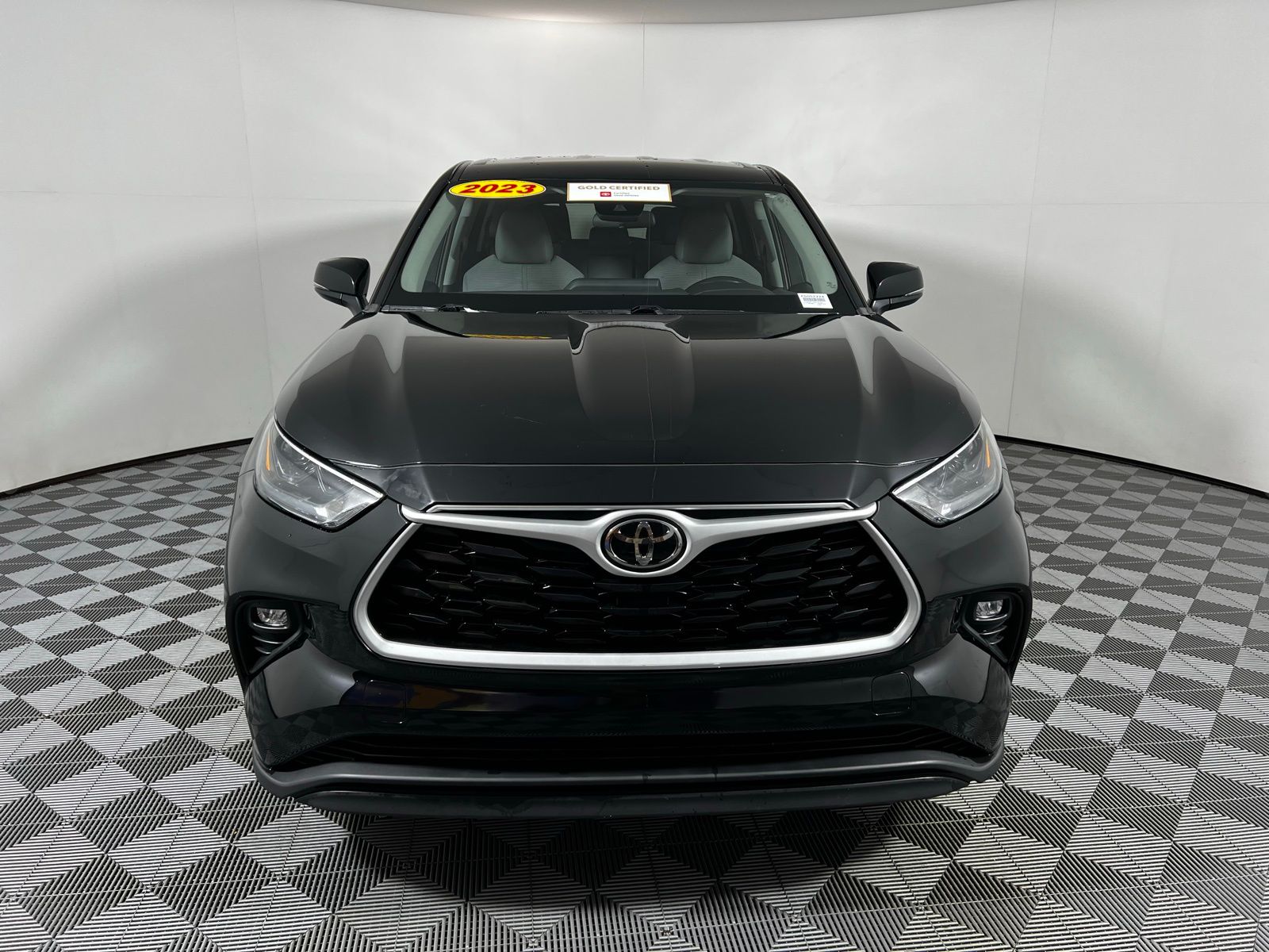 Thumbnail: 2023 Toyota Highlander - 2