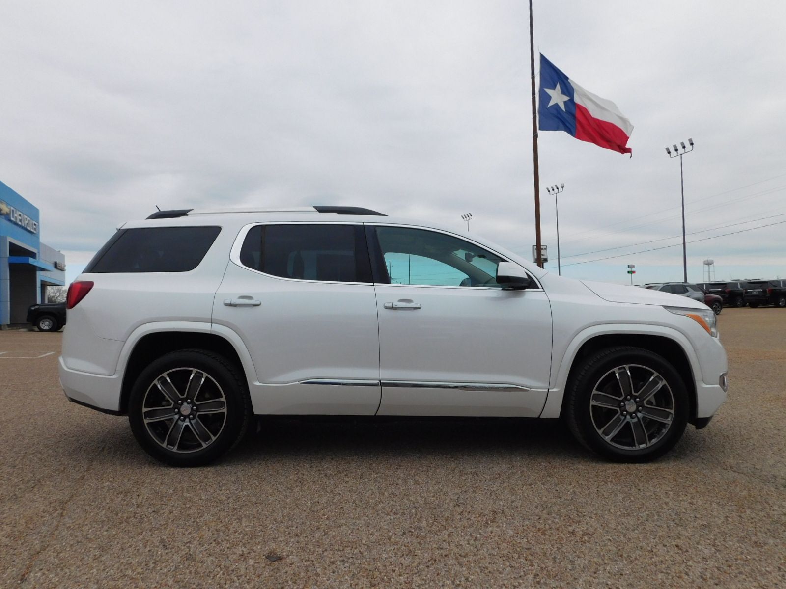 2017 GMC Acadia Denali 19