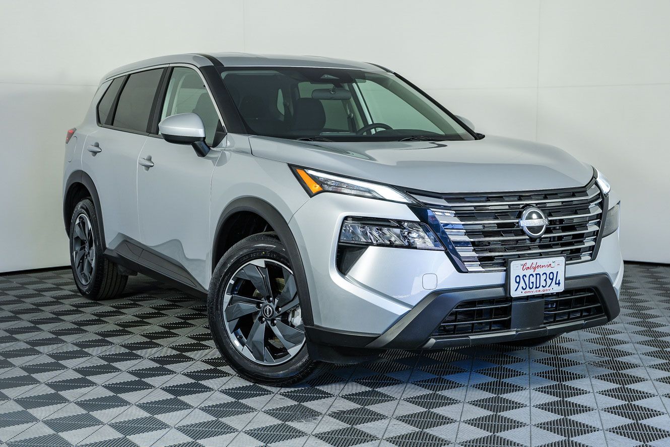 Brilliant Silver Metallic 2025 Nissan Rogue SUV / Crossover Front-Wheel Drive Continuously Variable Transmission