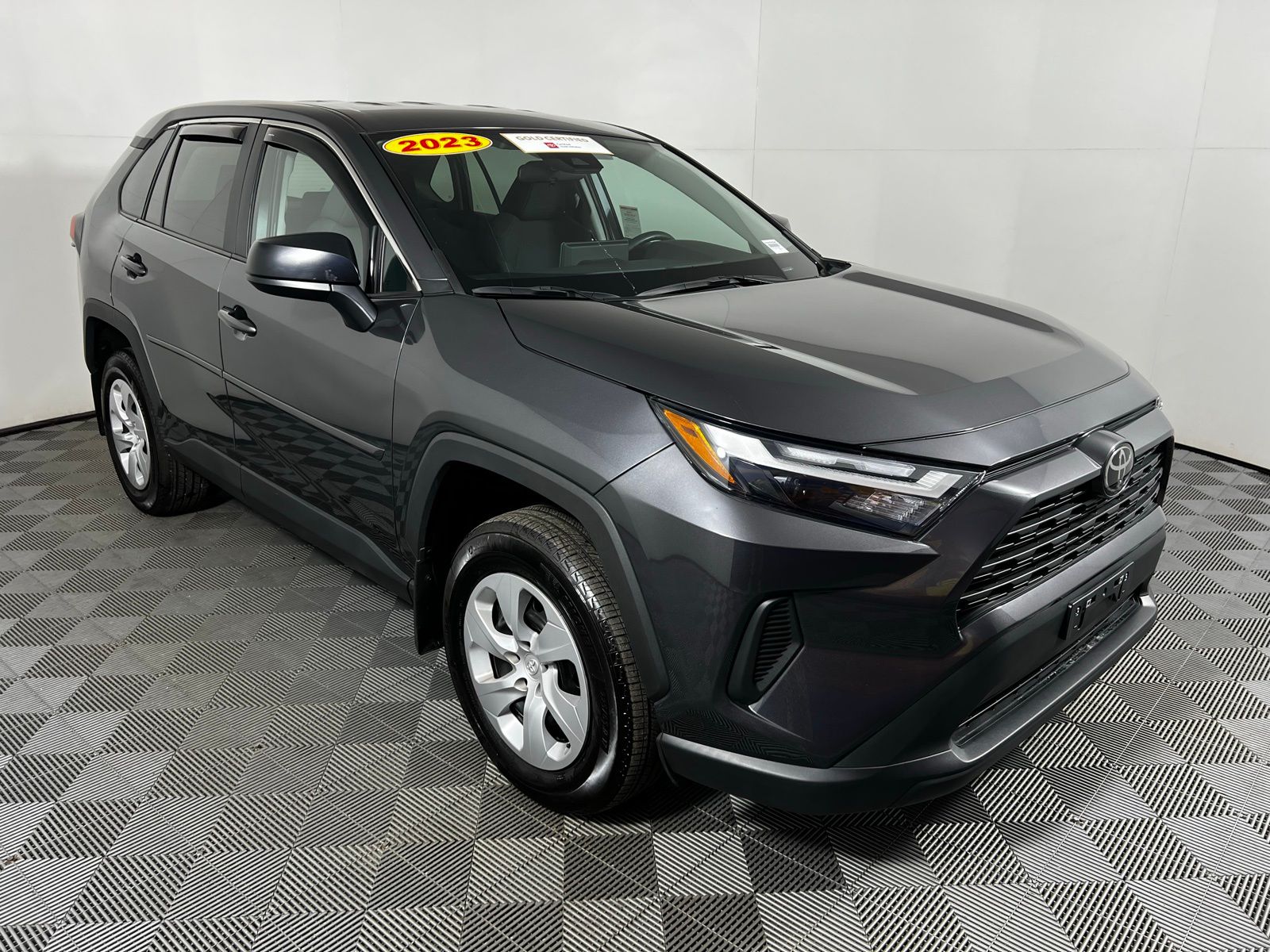 2023 Toyota RAV4 LE 3