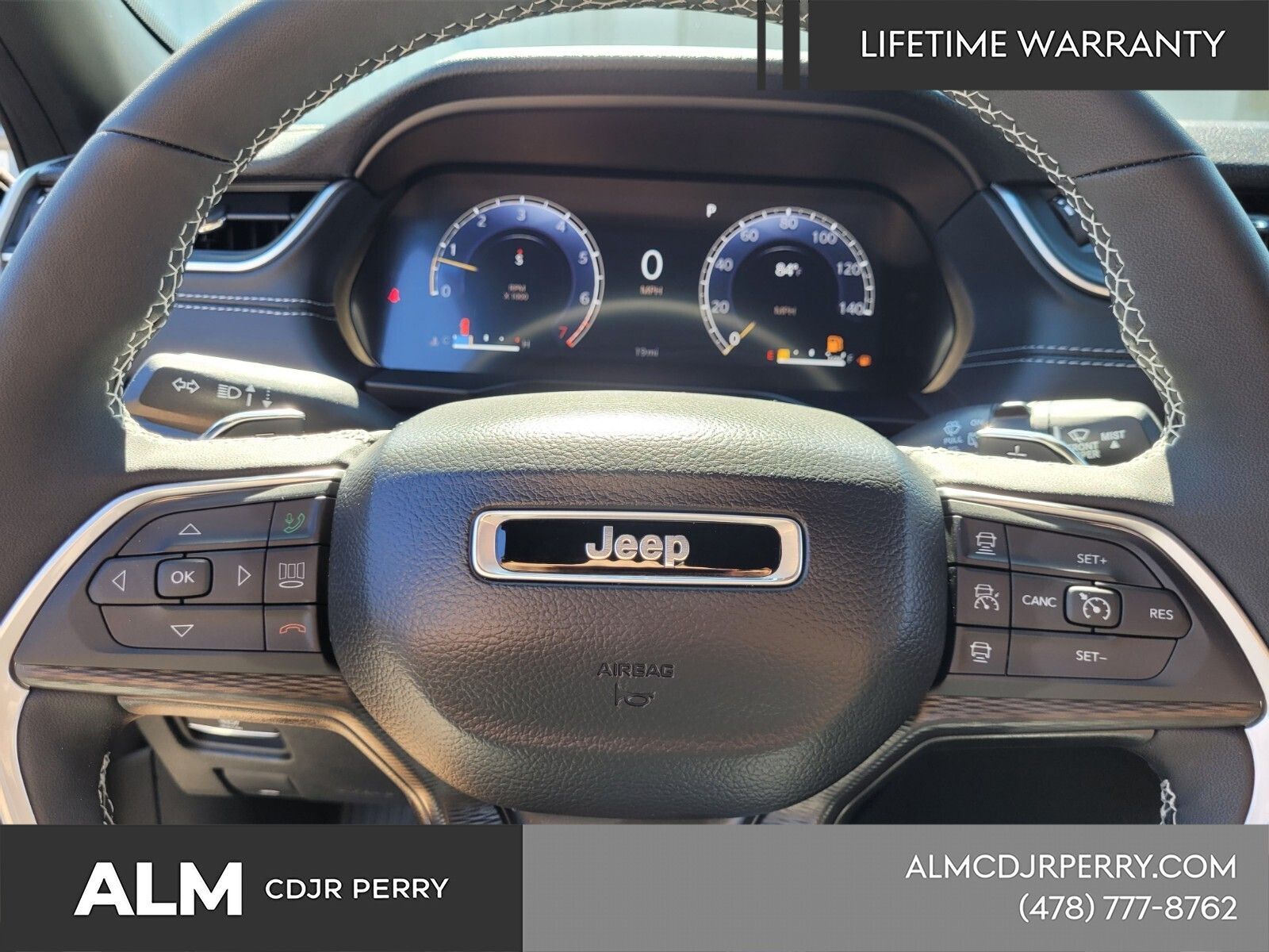 New 2025 Diamond Black Crystal Pearl-Coat Exterior Paint Jeep Altitude X image 26