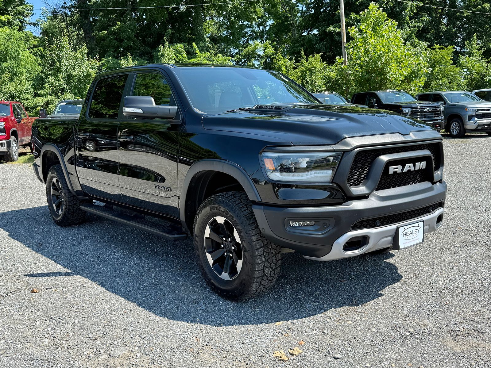 Diamond Black Crystal Pearlcoat 2019 RAM 1500 Pickup Truck Four-Wheel Drive 8-Speed Automatic