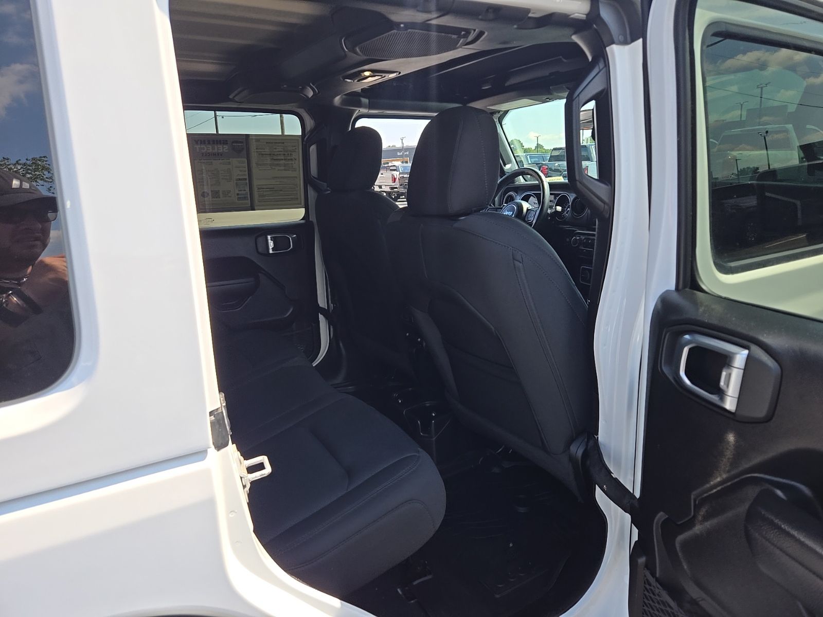 Used 2022 White Jeep Unlimited High Tide image 31