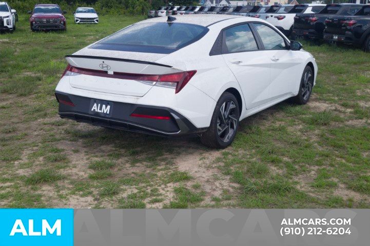 Used 2025 White Hyundai SEL Sport image 6