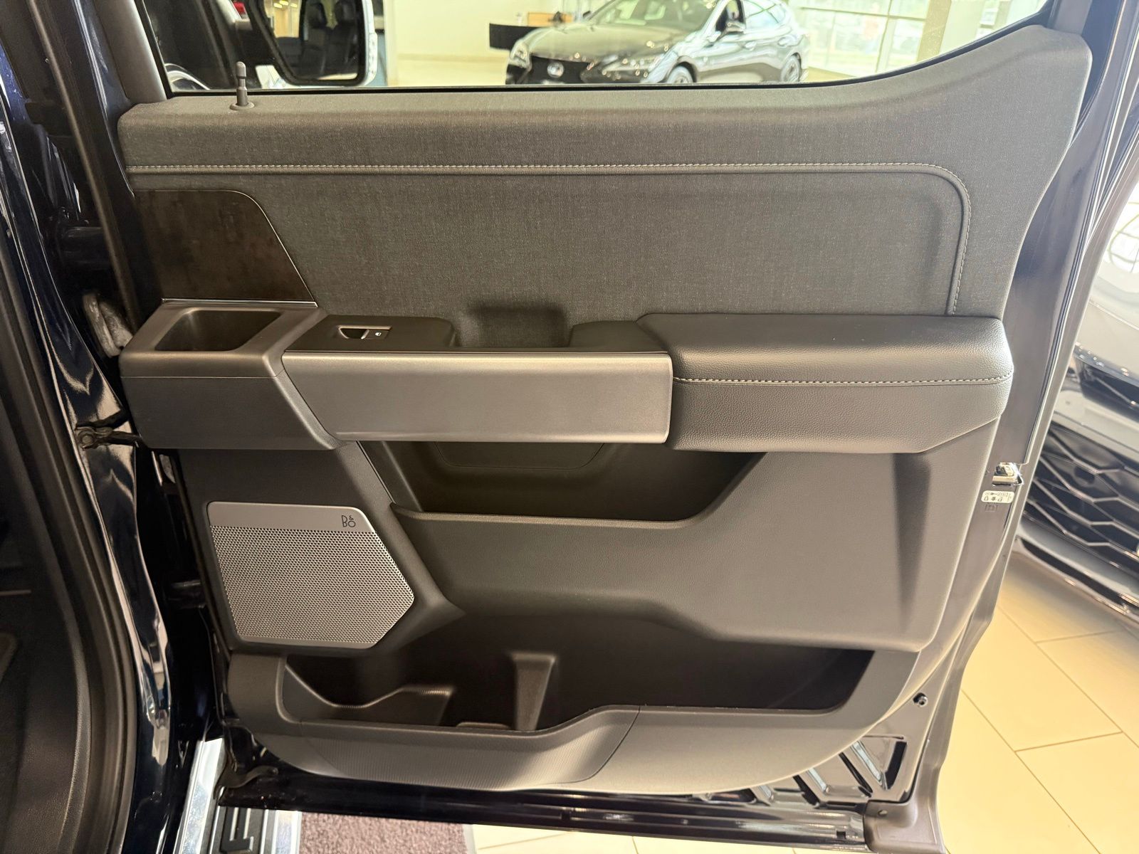 Used 2022 Blue Ford Lariat image 27