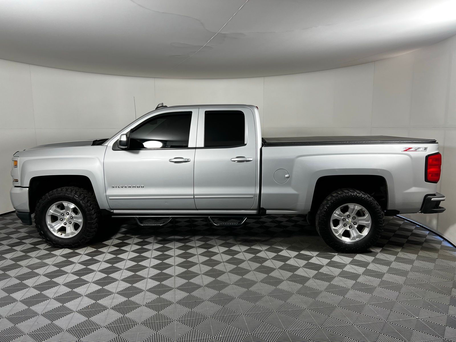 Thumbnail: 2017 Chevrolet Silverado 1500 - 8