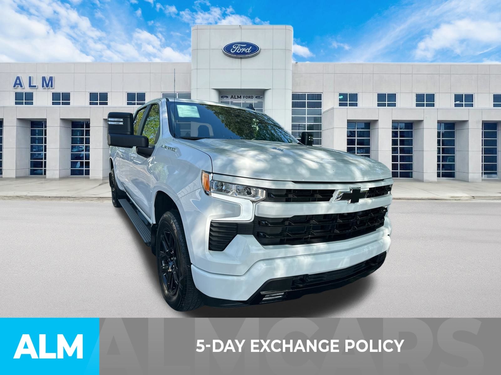 Used 2024 White Chevrolet RST image 3