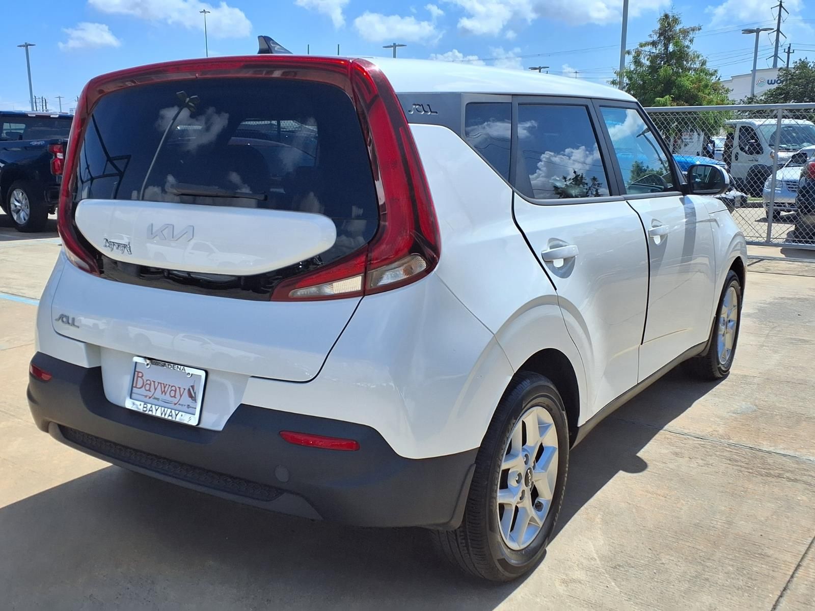 2022 Kia Soul LX White at Gullo Toyota