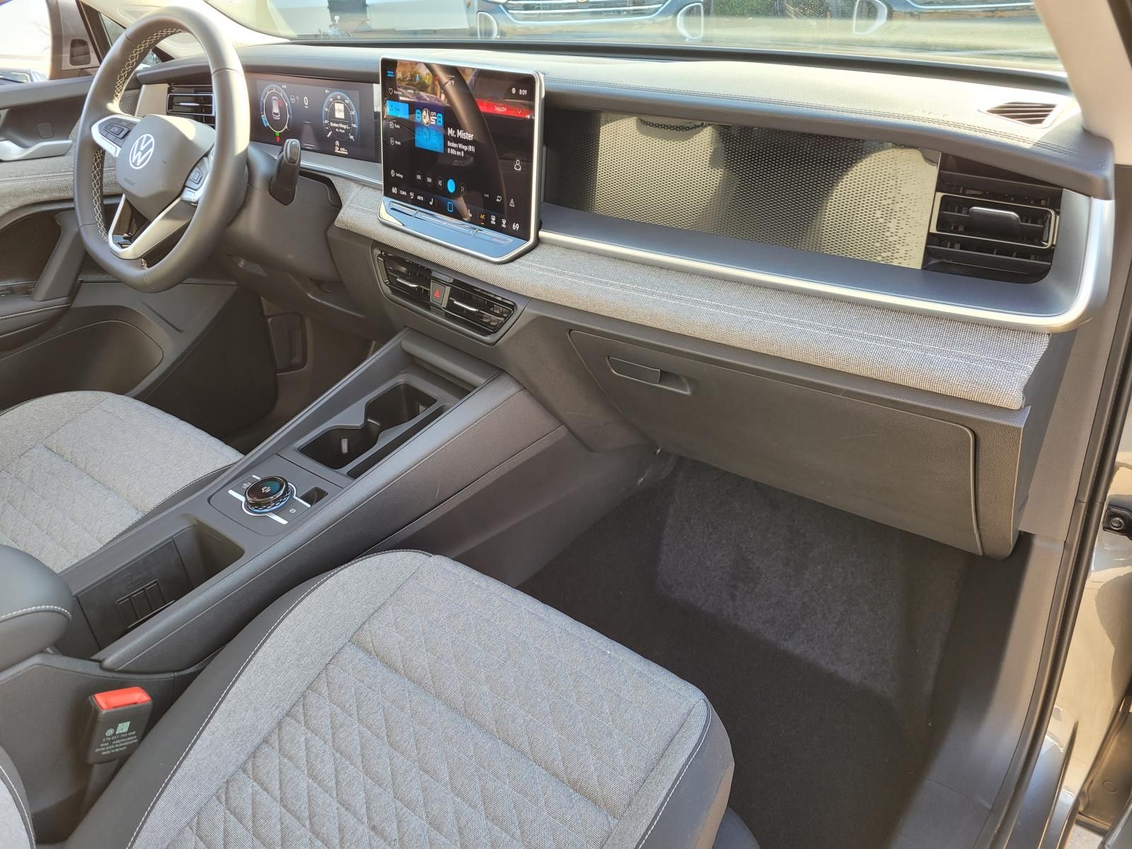 used 2025 Volkswagen Tiguan car, priced at $25,900