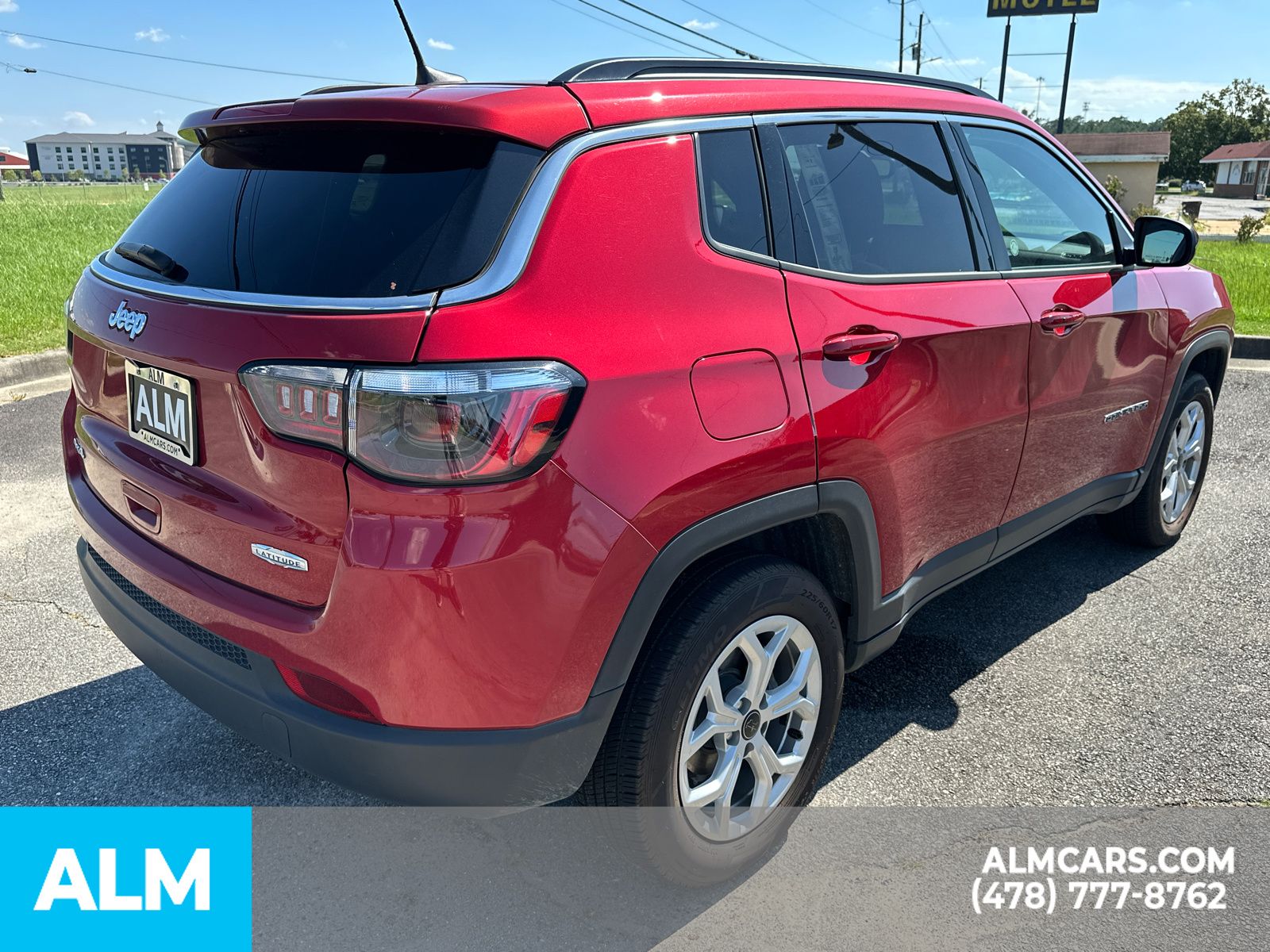 Used 2025 Red Jeep Latitude image 5
