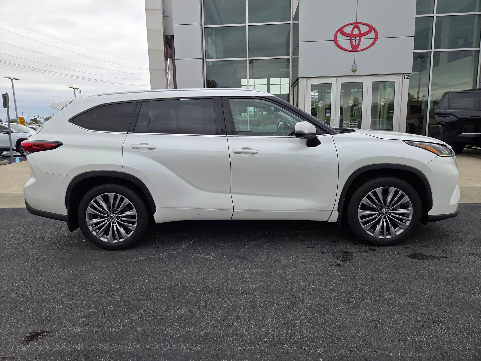 used 2021 Toyota Highlander car, priced at $29,325