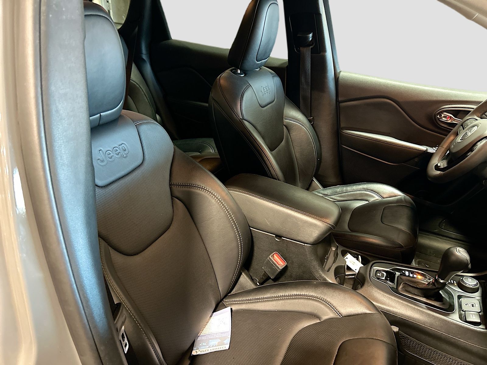 Used 2023 Gray Jeep Altitude image 27