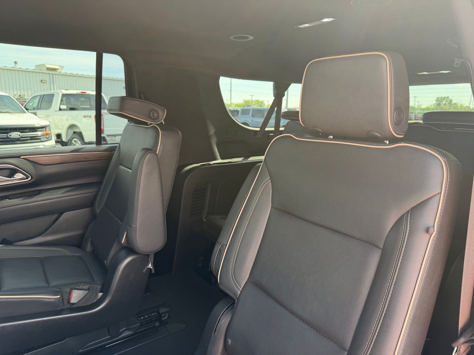 2023 Chevrolet Suburban image 15