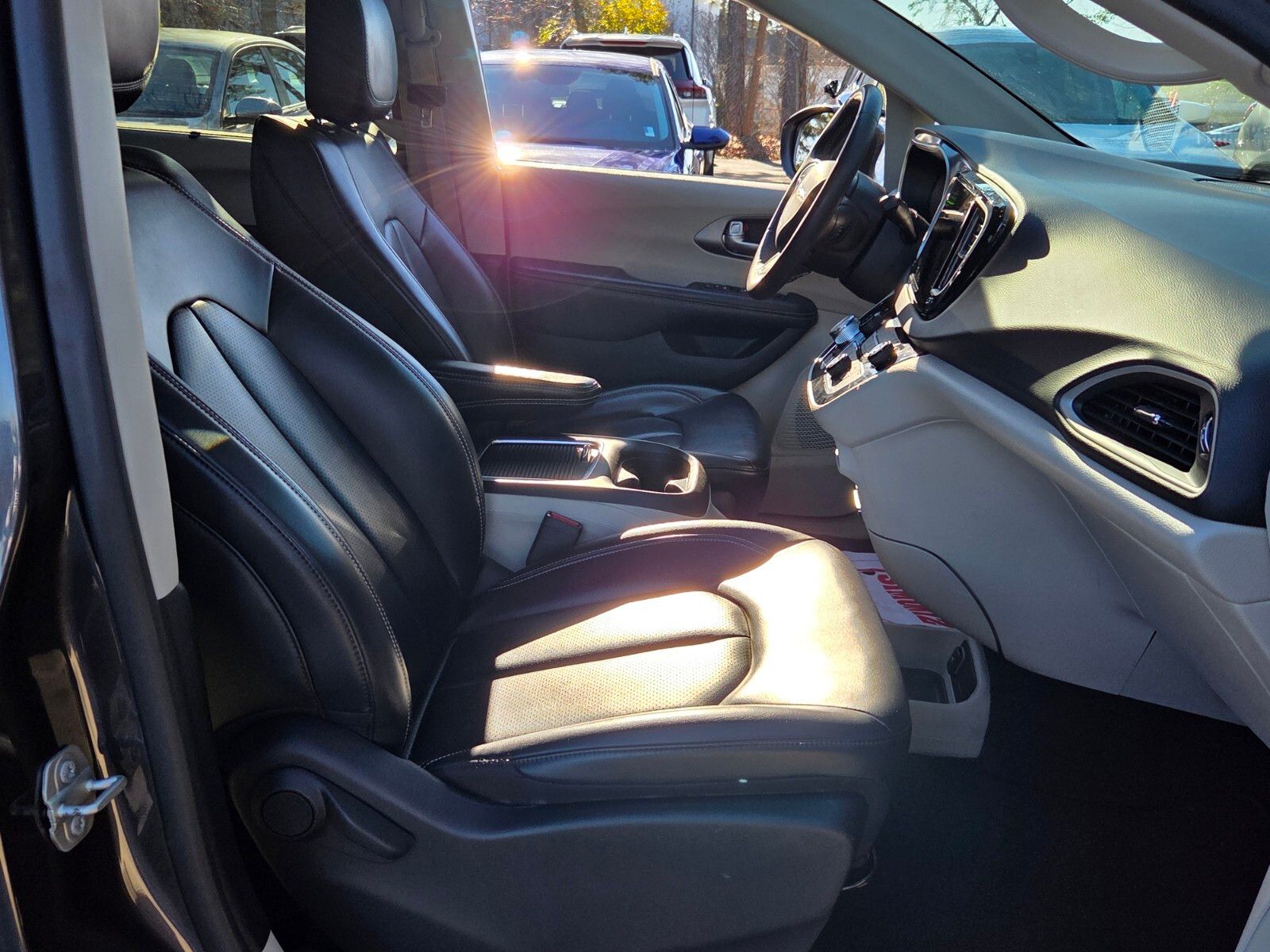 2023 Chrysler Pacifica Touring L - Photo 16