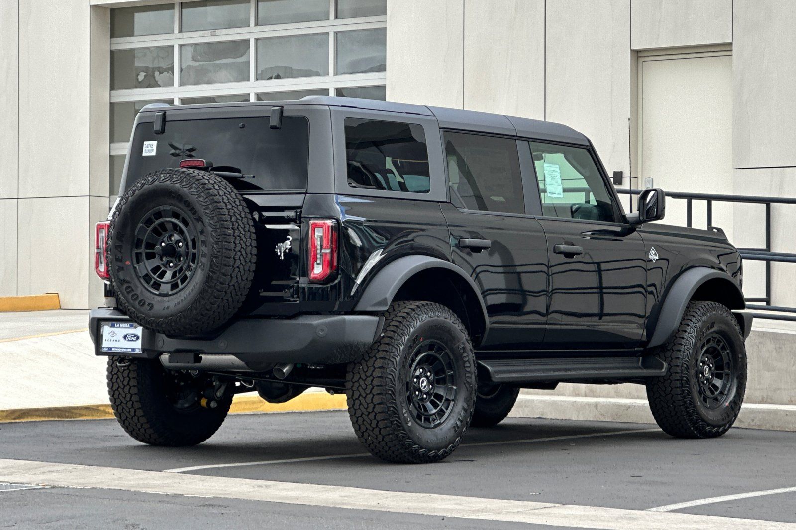 View vehicle photo 3