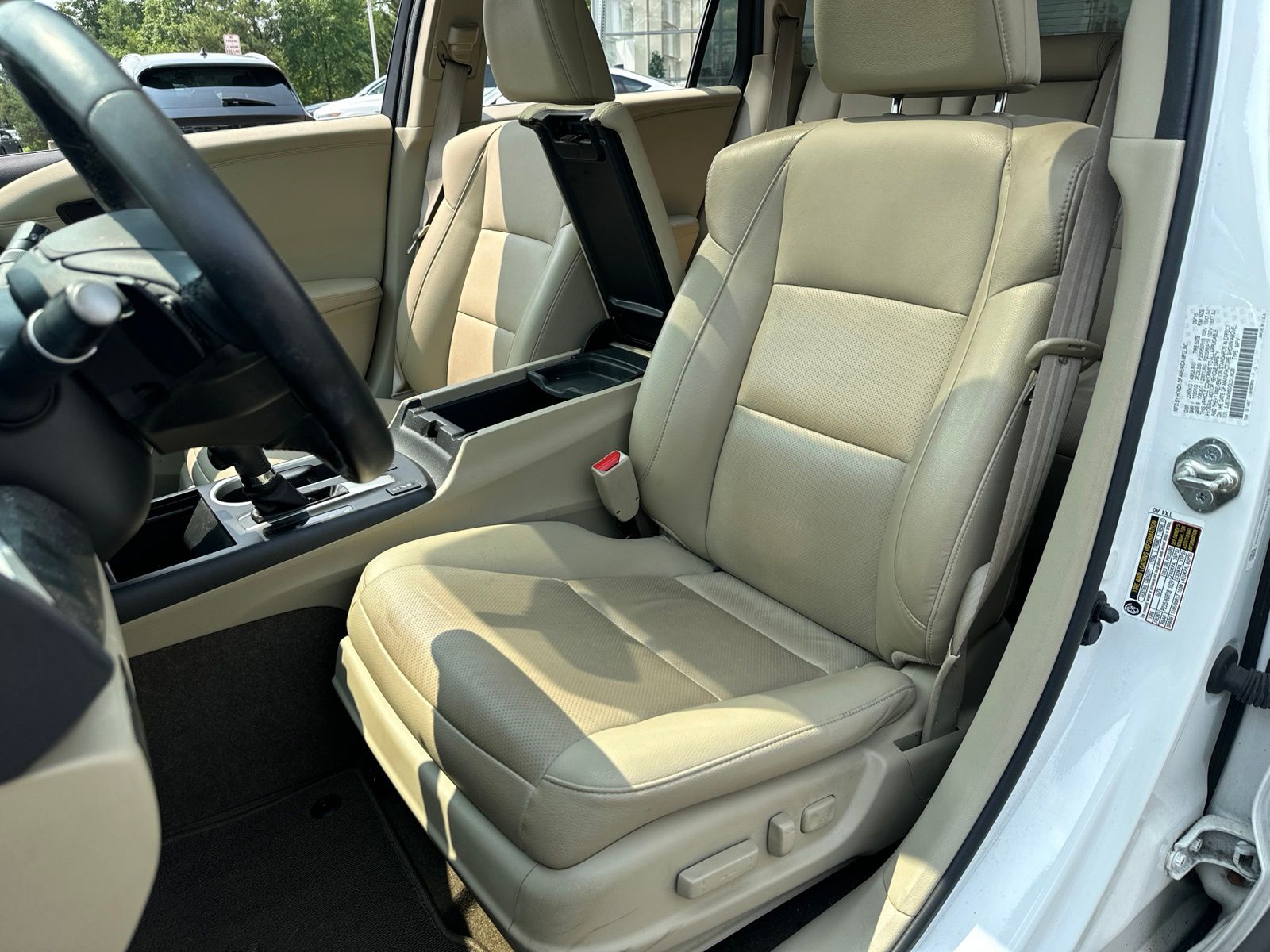 Used 2016 White Acura  image 9