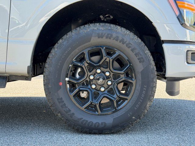 New 2026 Avalanche Ford XLT image 4