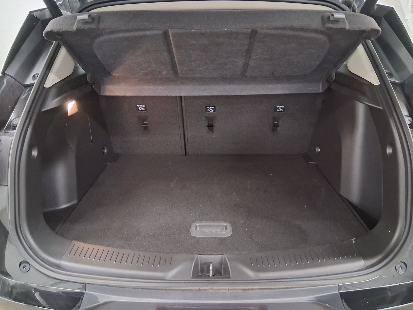 Used 2023 Black Buick Essence image 5