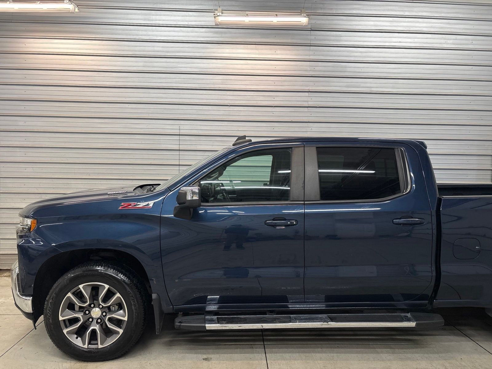 Photo 3 of 2020 Chevrolet Silverado 1500 LT