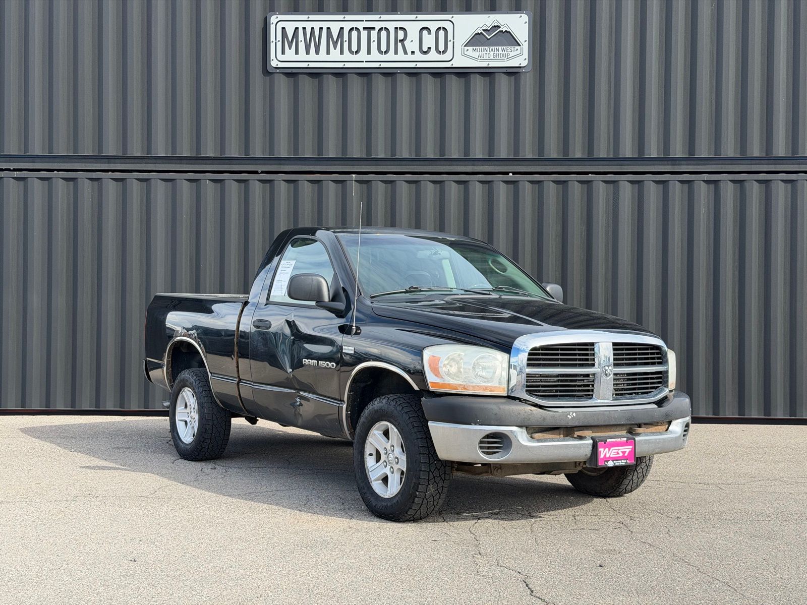 Black Clearcoat 2006 Dodge RAM 1500 SLT 4WD Pickup Truck Four-Wheel Drive 5-Speed Automatic