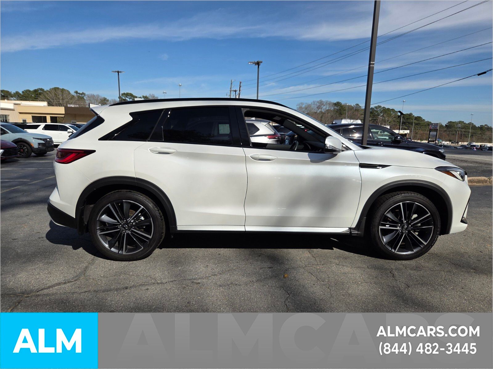 Used 2025 White INFINITI SPORT image 12