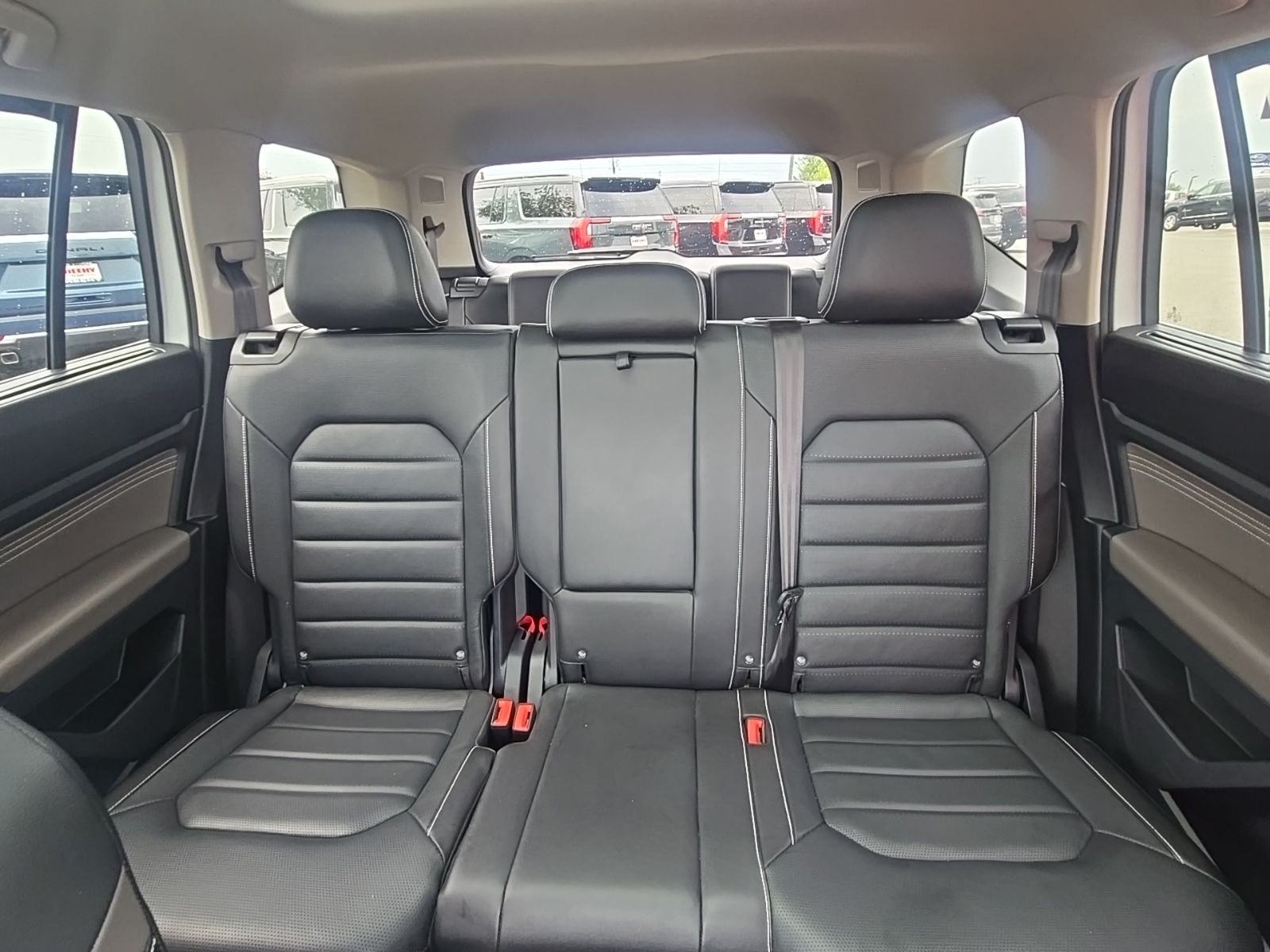 Used 2023  Volkswagen 3.6L V6 SEL Premium R-Line image 35
