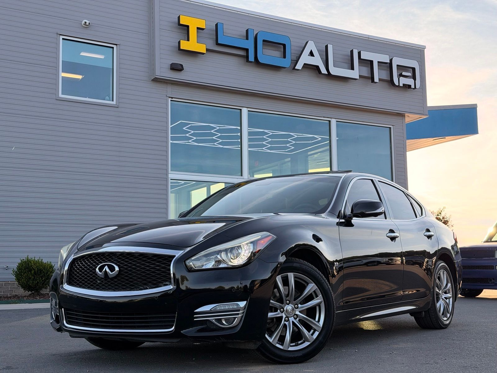 Black Obsidian 2016 INFINITI Q70 Sedan Rear-Wheel Drive 7-Speed Automatic