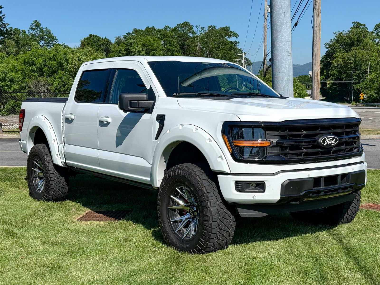 Oxford White 2024 Ford F-150 XLT SuperCrew 4WD Pickup Truck Four-Wheel Drive Automatic