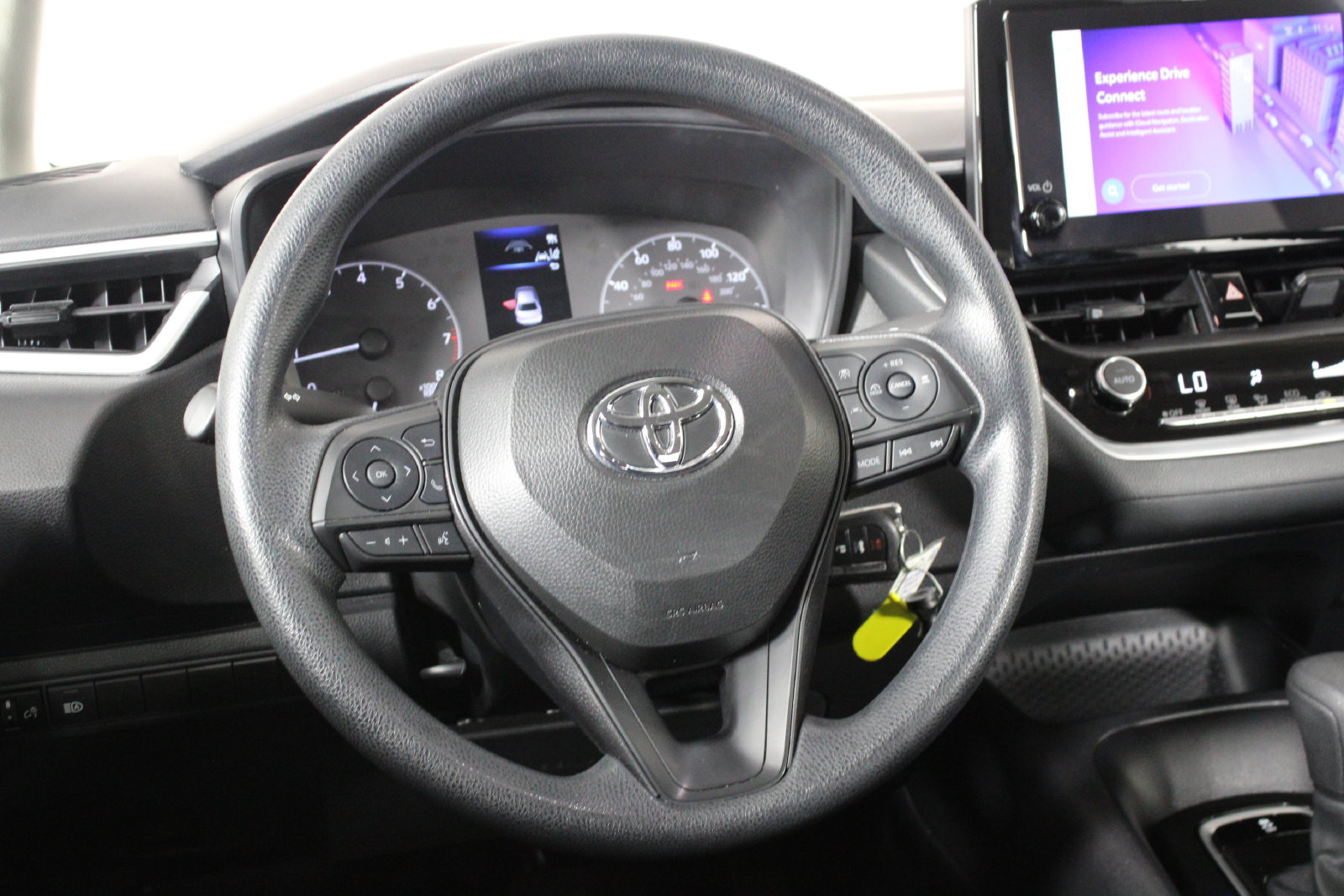 Used 2025 White Toyota LE image 18