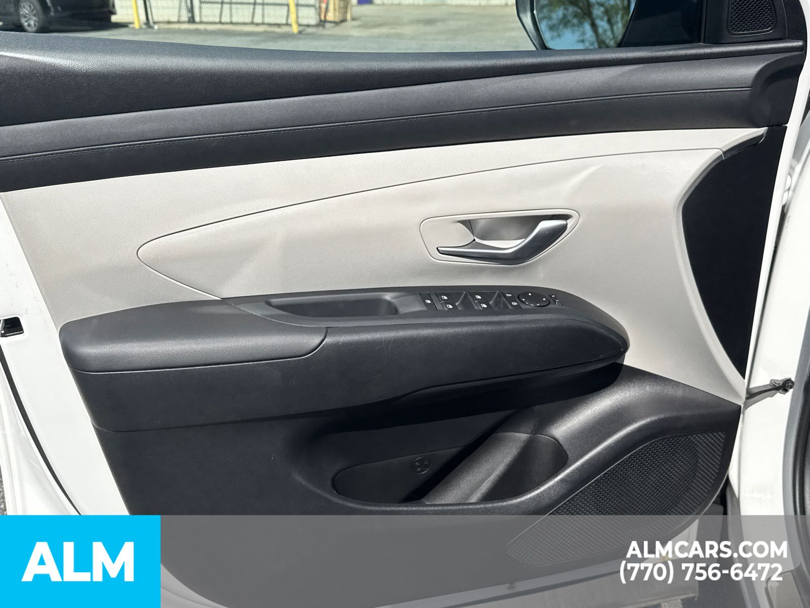 Used 2025 White Hyundai SEL image 13