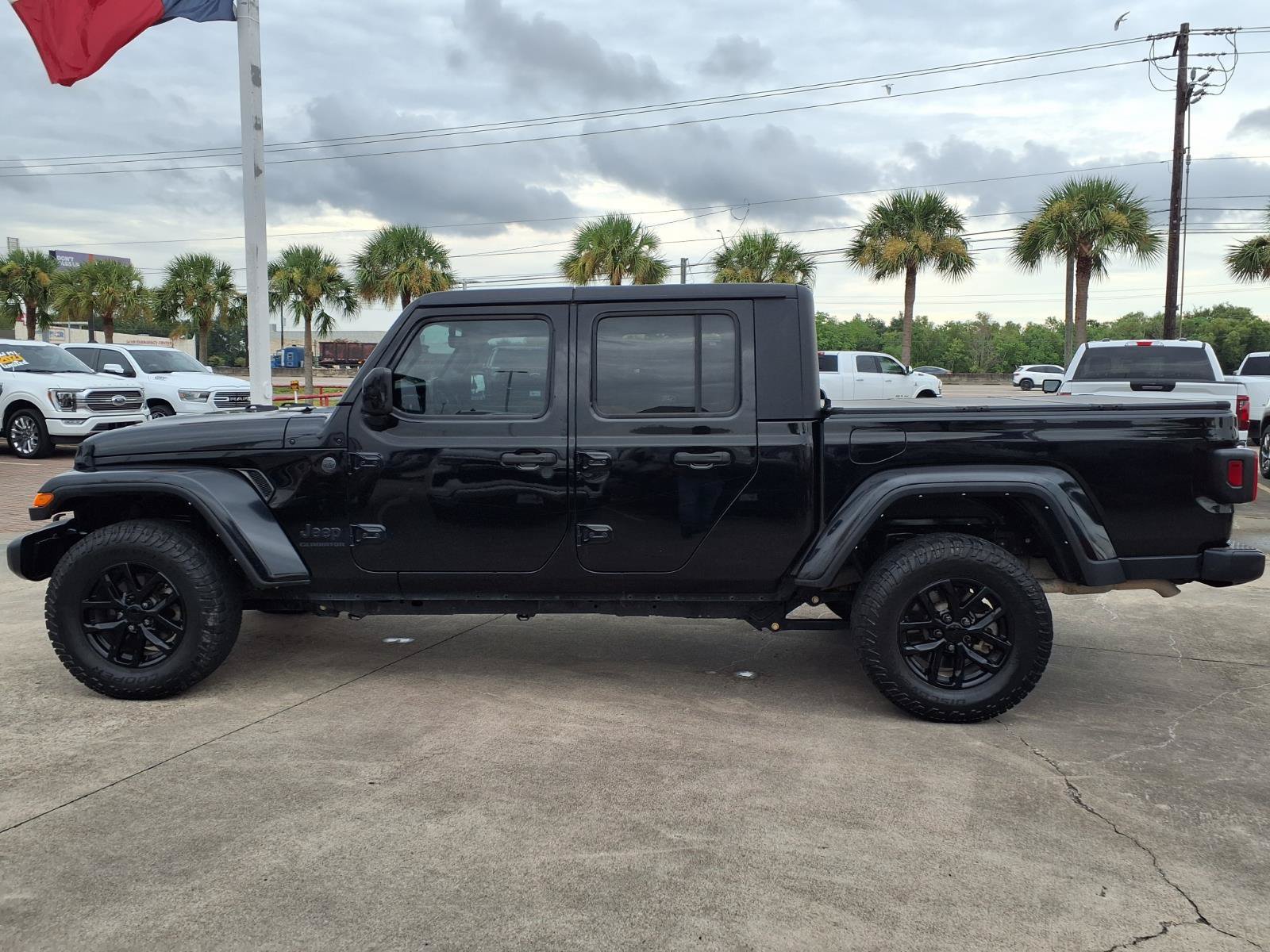 2022 Jeep Gladiator Altitude Black at Toyota of Victoria