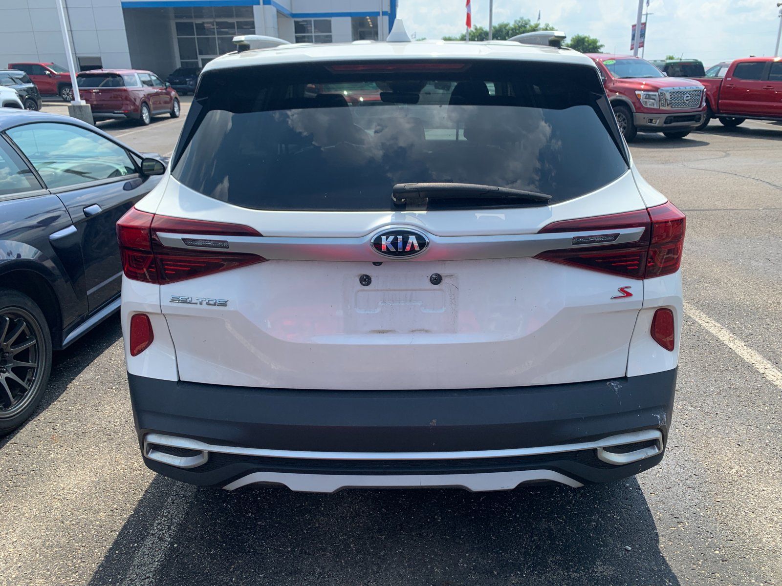 Used 2021 White Kia S image 4