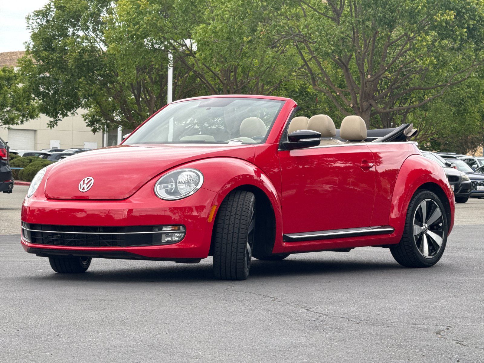2013 Volkswagen Beetle — full photo 1 of 28